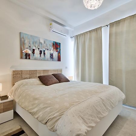 "Centre Point" Apartment Сент Джулианс Экстерьер фото